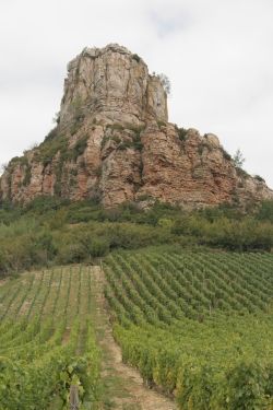 franse wijngaarden onder rots bij macon